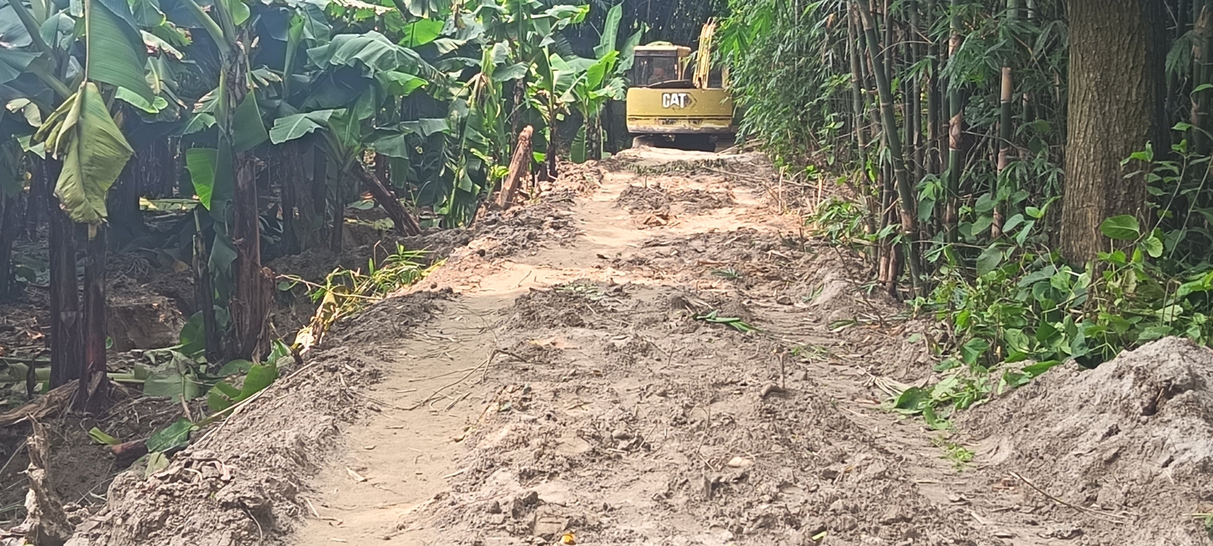 ধামরাইয়ে রাস্তা নির্মাণে বাধা, পাঁচ গ্রামের মানুষের দুর্ভোগ