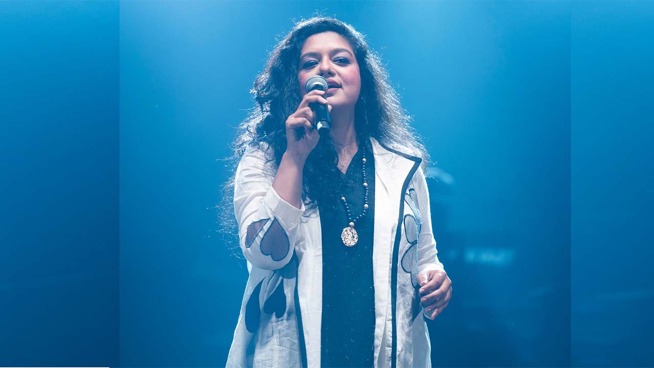 এলিটার কণ্ঠে রুনা লায়লার গান
