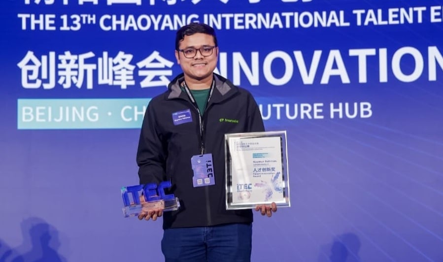 বাংলাদেশি তরুণ নাইমুরের চীনা আইটেক এ্যাওয়ার্ড অর্জন