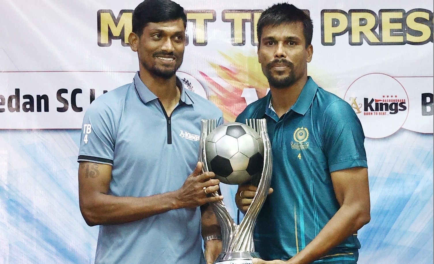 ট্রফি কার, মোহামেডান না কিংসের?
