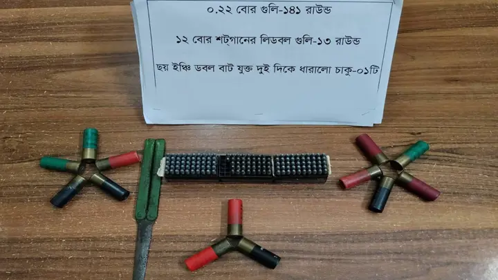 খুলনায় সাবেক কাউন্সিলর টিপুর বাসায় ডিবির অভিযান, গুলিসহ ভাই আটক