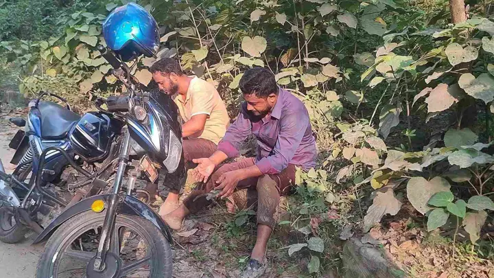 সড়কে একই স্থানে দুই দফা গণডাকাতি, লুট টাকা-মোবাইল
