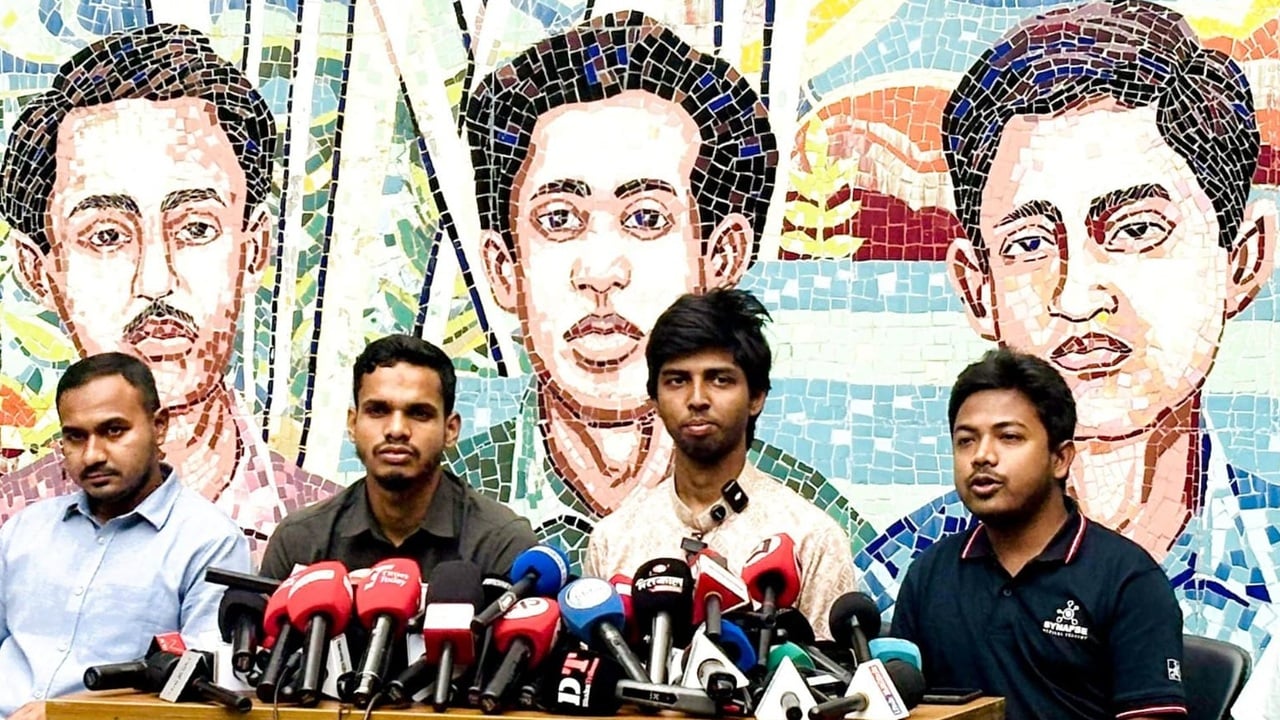 ‘গেস্টরুম-গণরুম ও ফ্যাসিবাদী নির্যাতন’ শীর্ষক স্মৃতি লিখন প্রতিযোগিতার ঘোষণা ডাকসুর