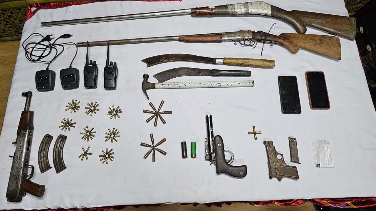 উখিয়ায় যৌথবাহিনীর অভিযানে সন্ত্রাসীসহ গ্রেপ্তার ৩