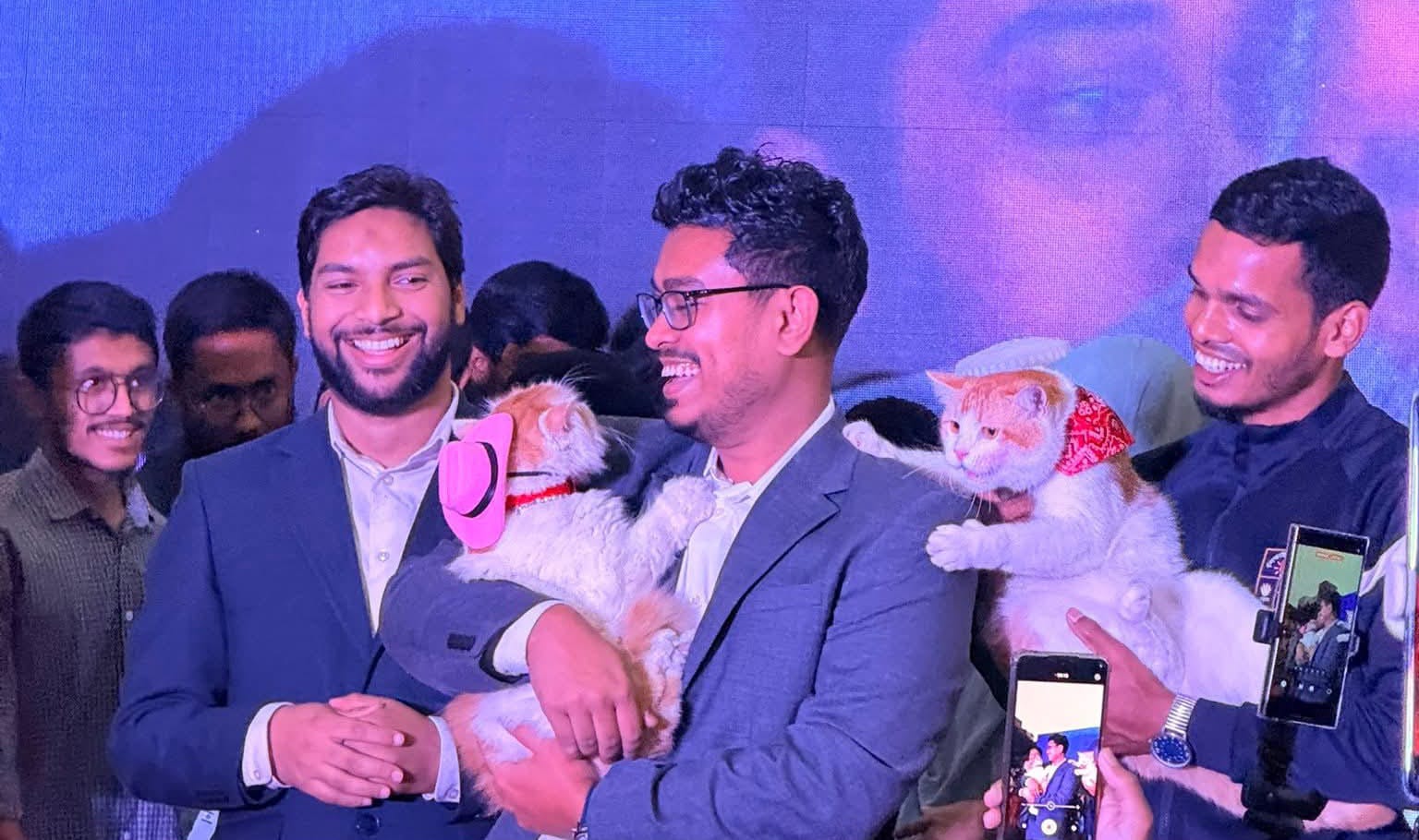 ঢাবিতে প্রথমবারের মতো ‘পেট কার্নিভাল’, উচ্ছ্বসিত শিক্ষার্থীরা