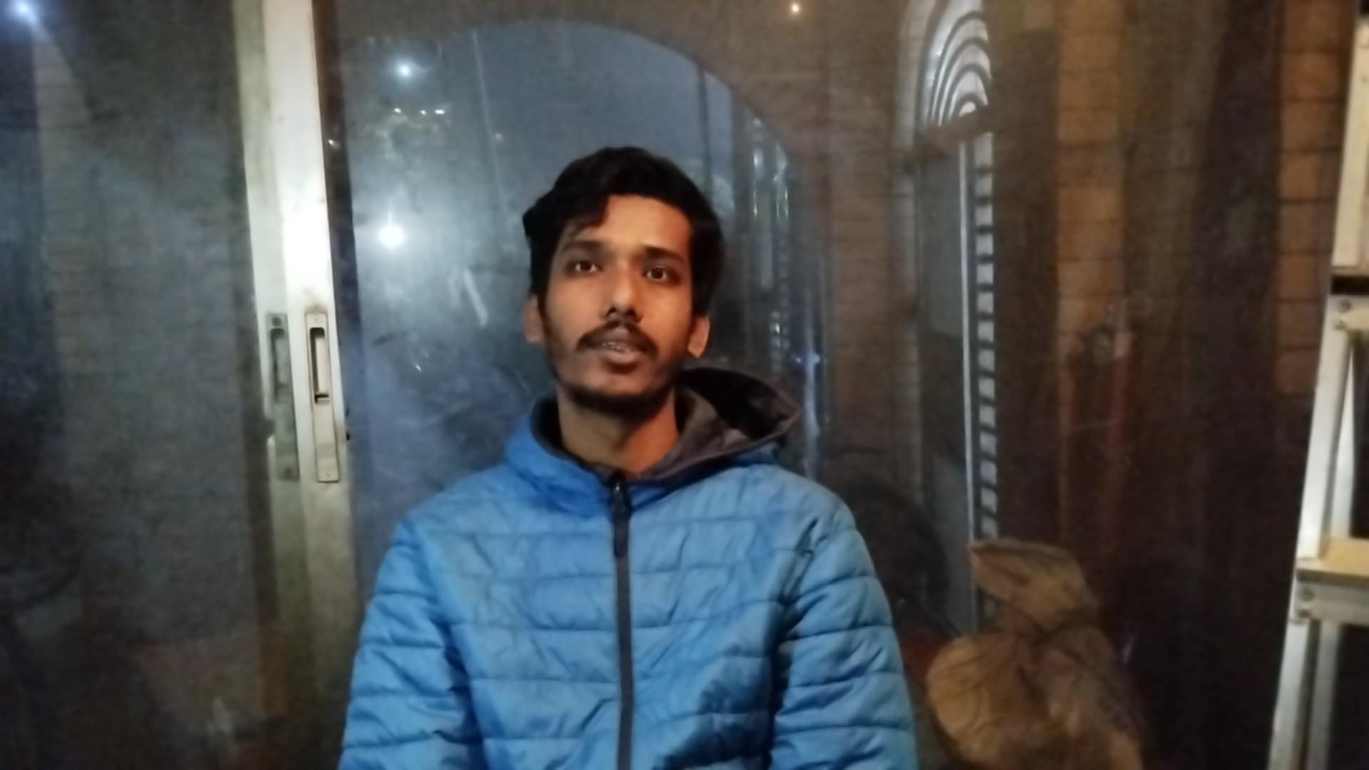 জাবি ছাত্রদল নেতার ওপর ছাত্রলীগ কর্মীর হামলা, পুলিশে সোপর্দ