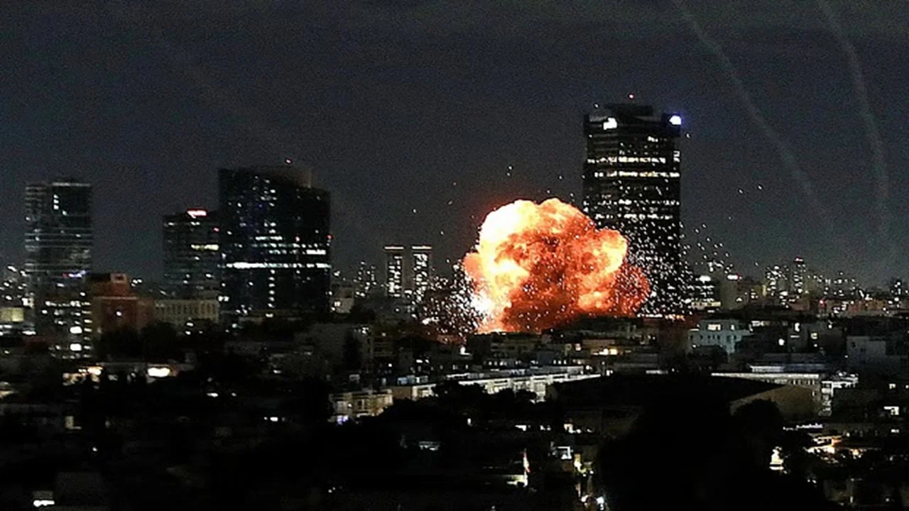 ইরান-হিজবুল্লাহ মিলে একযোগে ১০০ রকেট ও ক্ষেপণাস্ত্র নিক্ষেপ করল ইসরাইলে