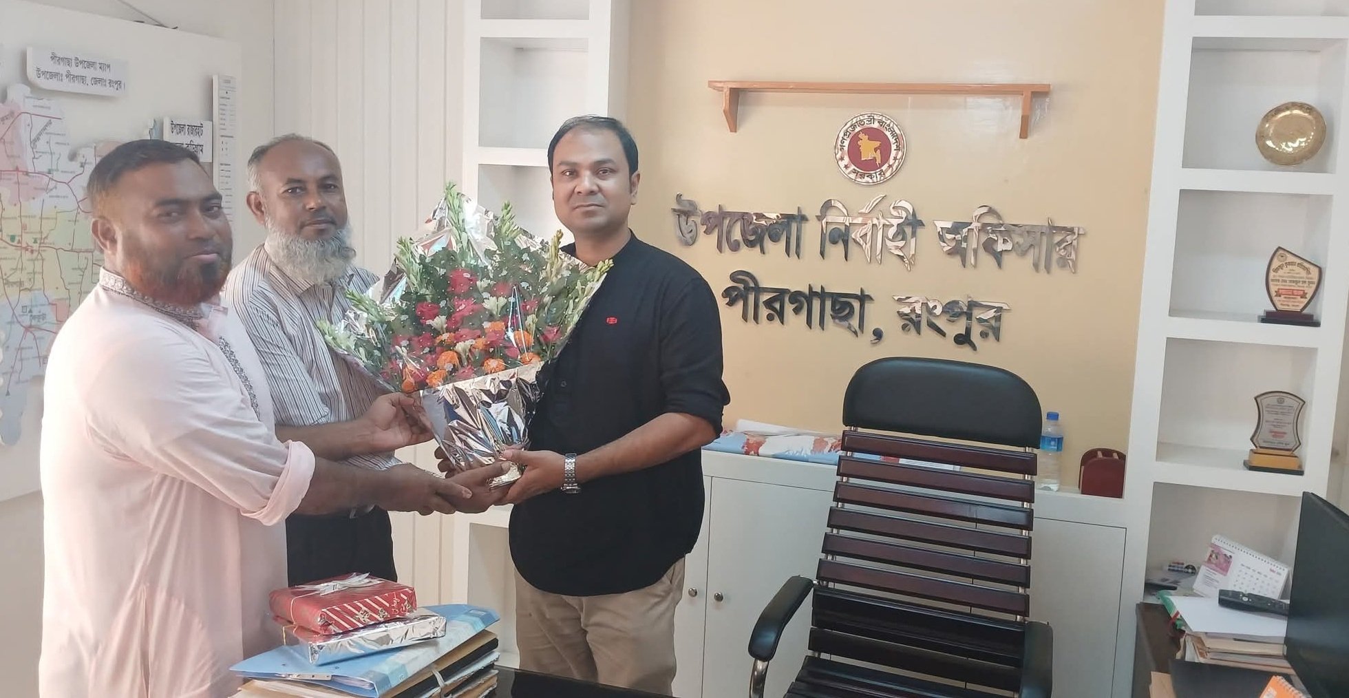 বদলির নির্দেশ অমান্য করে অফিস করছেন ইউএনও
