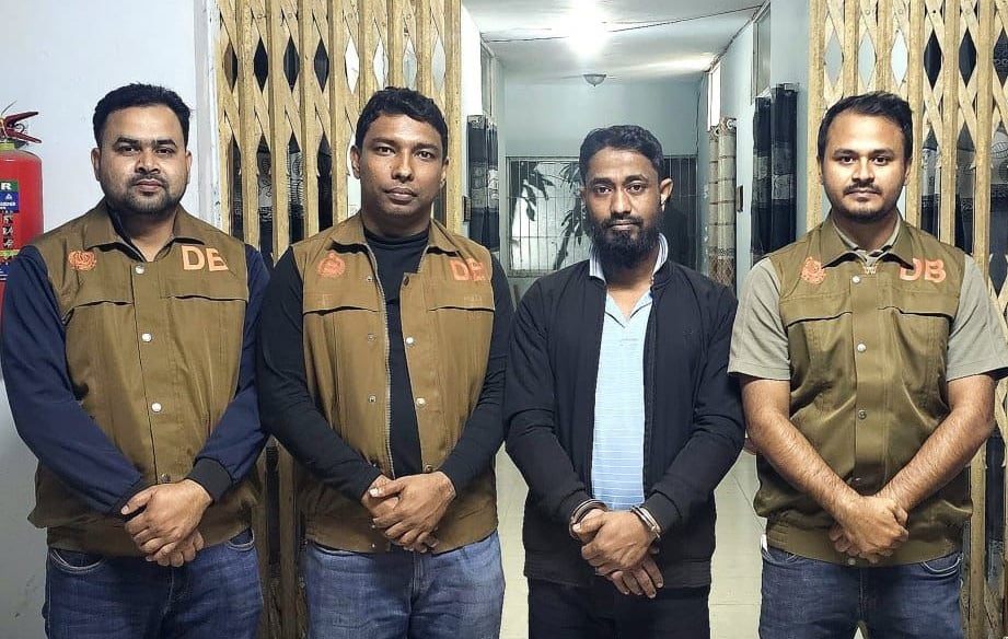 ১০ হাজার টাকা চুক্তিতে নির্বাচন অফিসে আগুন দিল ছাত্রলীগ নেতার ভাই