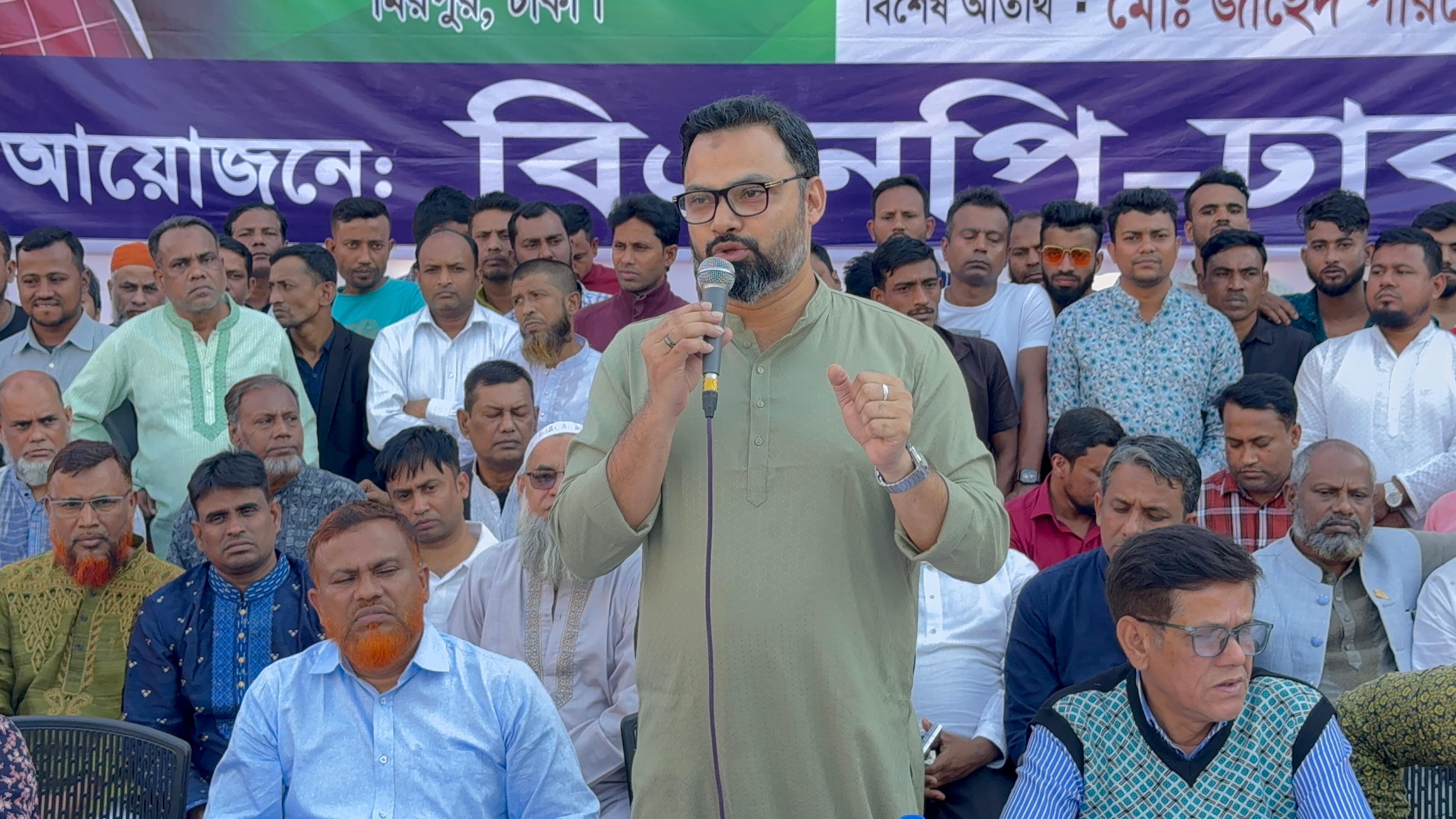 তারেক রহমান খেলাধুলায় সবচেয়ে বেশি গুরুত্ব দিচ্ছেন: আমিনুল হক