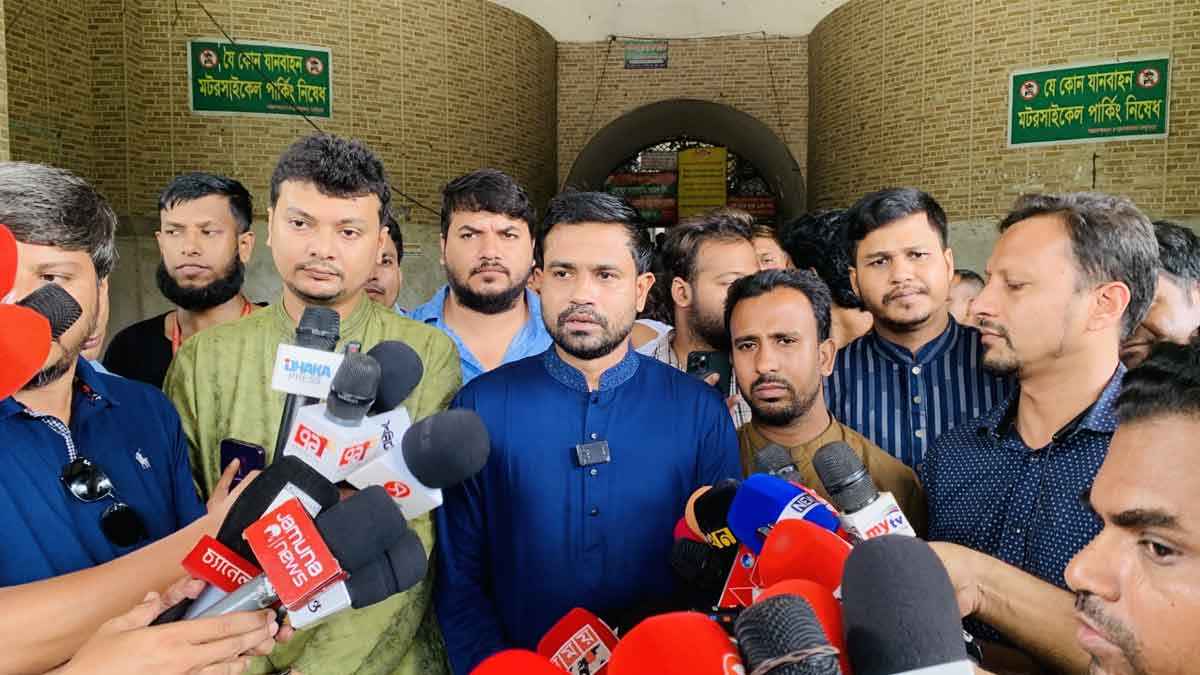 সরকার কি সেনাবাহিনীকে ভয় পাচ্ছে?