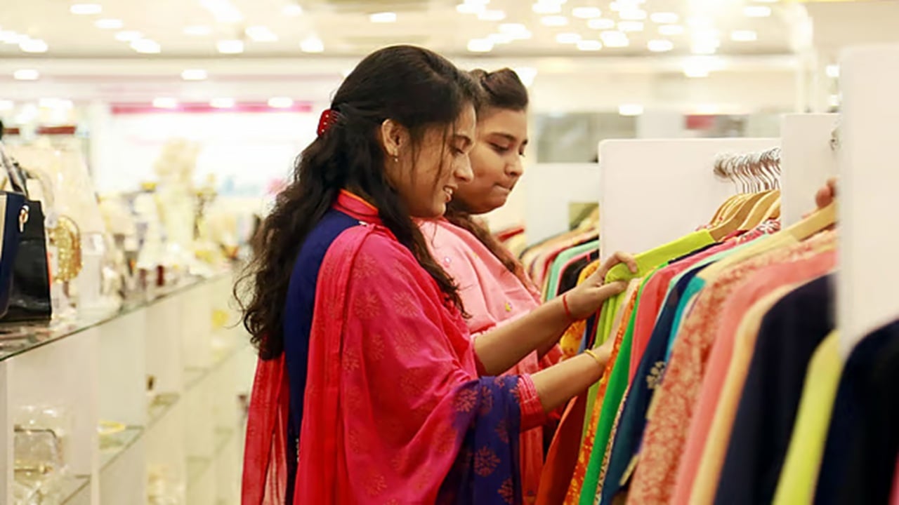 দোকানপাট-শপিংমল খোলা রাখার নতুন সময় নির্ধারণ