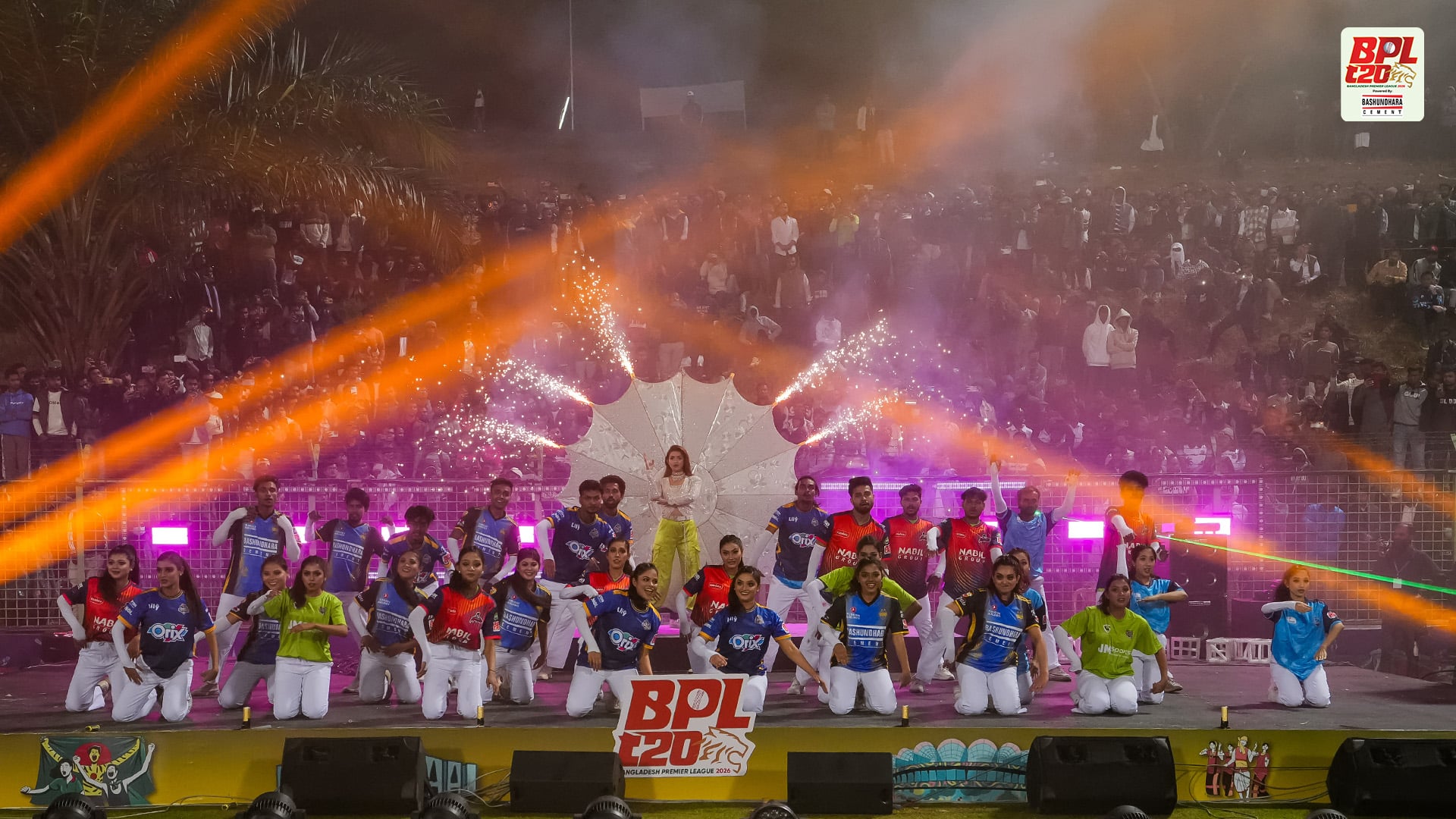 জাঁকজমক উদ্বোধনী দিনেও আছে ফাঁকফোকর