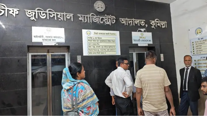 কুমিল্লা আদালতে নিম্নমানের লিফট, আতঙ্কে বিচারপ্রার্থী ও আইনজীবীরা