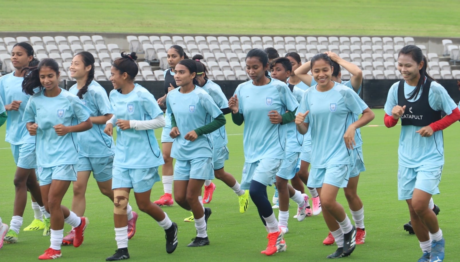 নারীদের সামনে বৈশ্বিক ফুটবলের হাতছানি