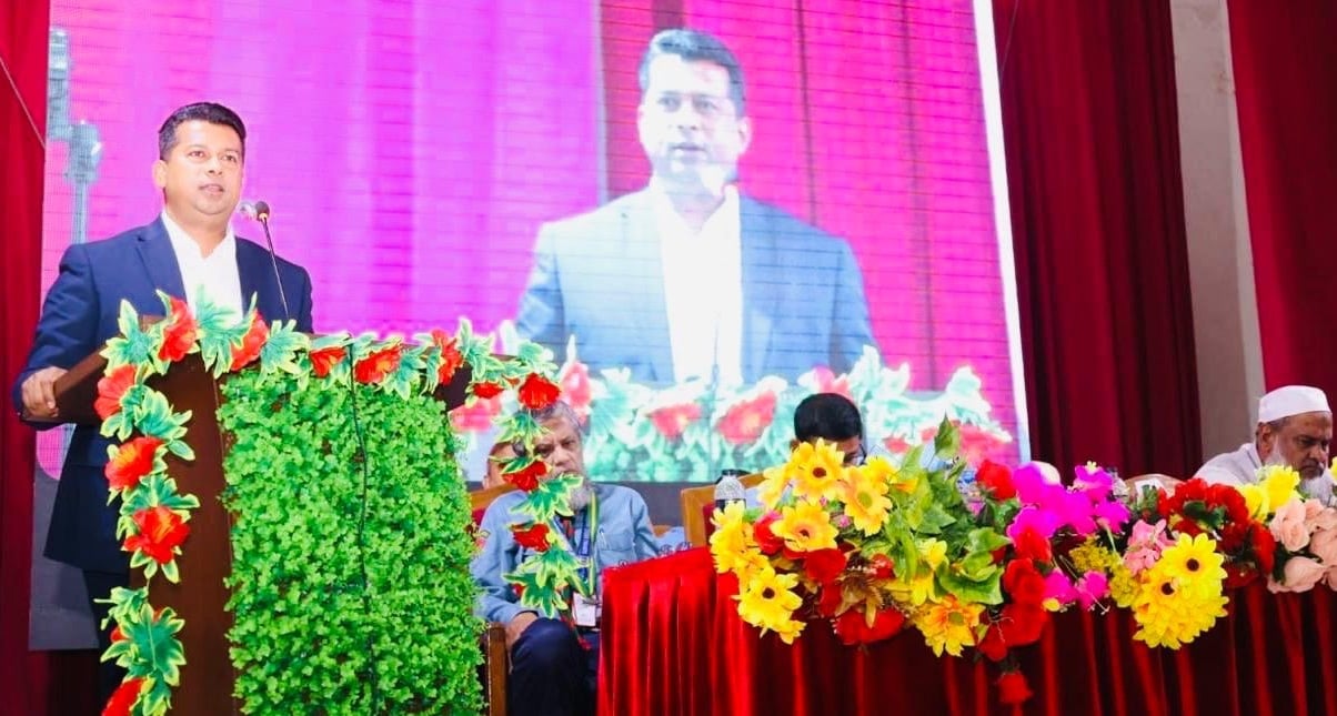 শিক্ষক হিসেবে নয়, মানুষ হিসেবেও দায়িত্ব পালন করতে হবে: চট্রগ্রাম ডিসি