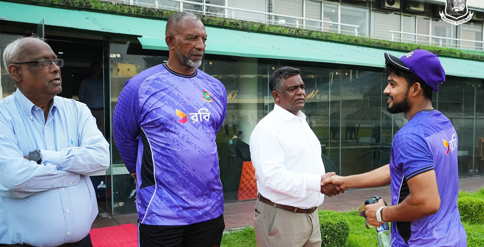 দেশে ফিরেছেন বিসিবি সভাপতি