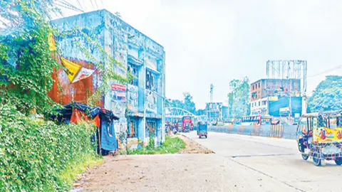 পরিত্যক্ত বিটিসিএল ভবন পথ আটকে দাঁড়িয়ে আছে পুরো প্রকল্পের