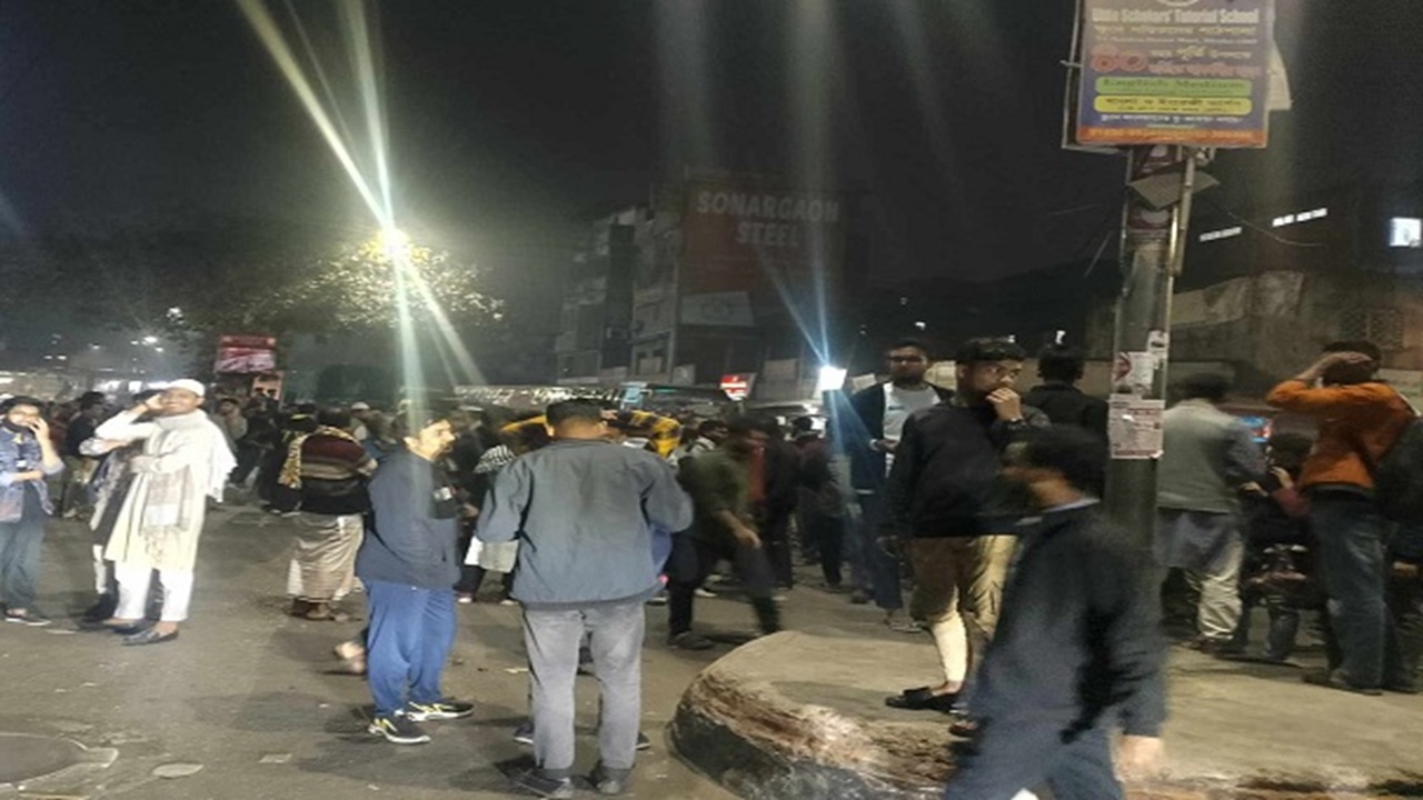 জবি প্রক্টরের গাড়িতে হামলা, আটক ২