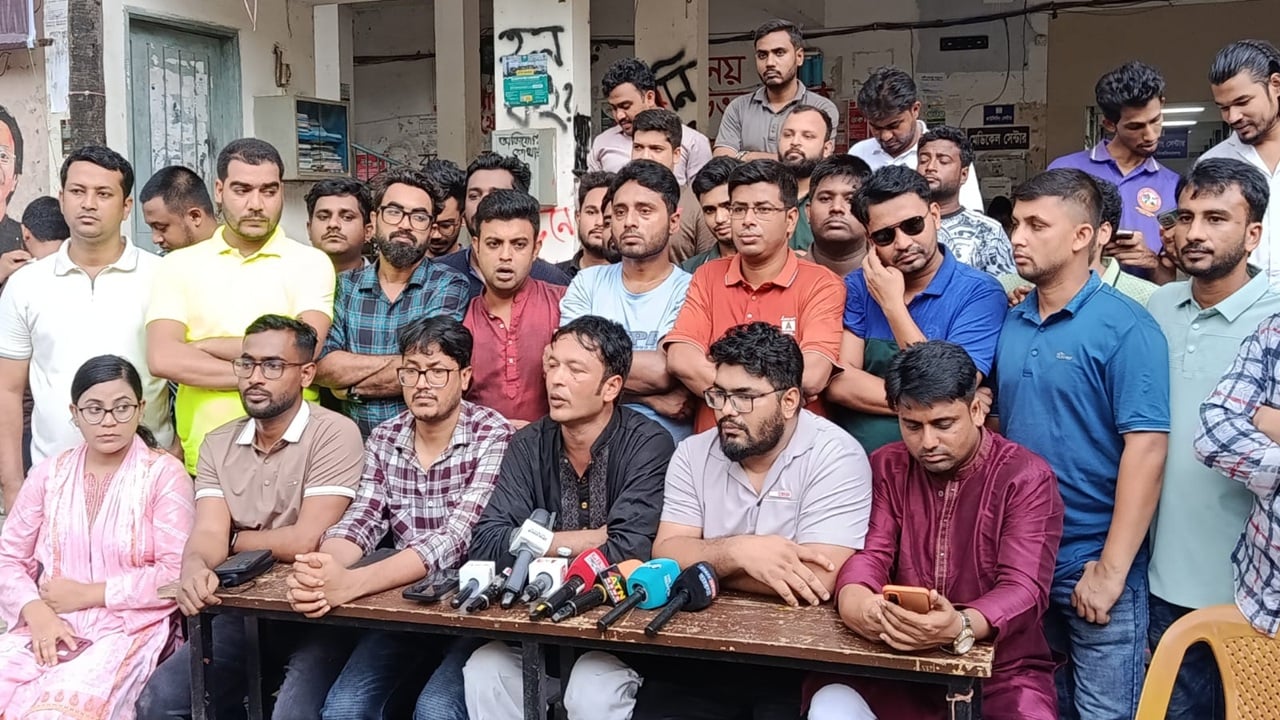 জবিতে শিবিরকে ‘সাধারণ শিক্ষার্থীদের হামলা’ থেকে রক্ষার দাবি ছাত্রদলের