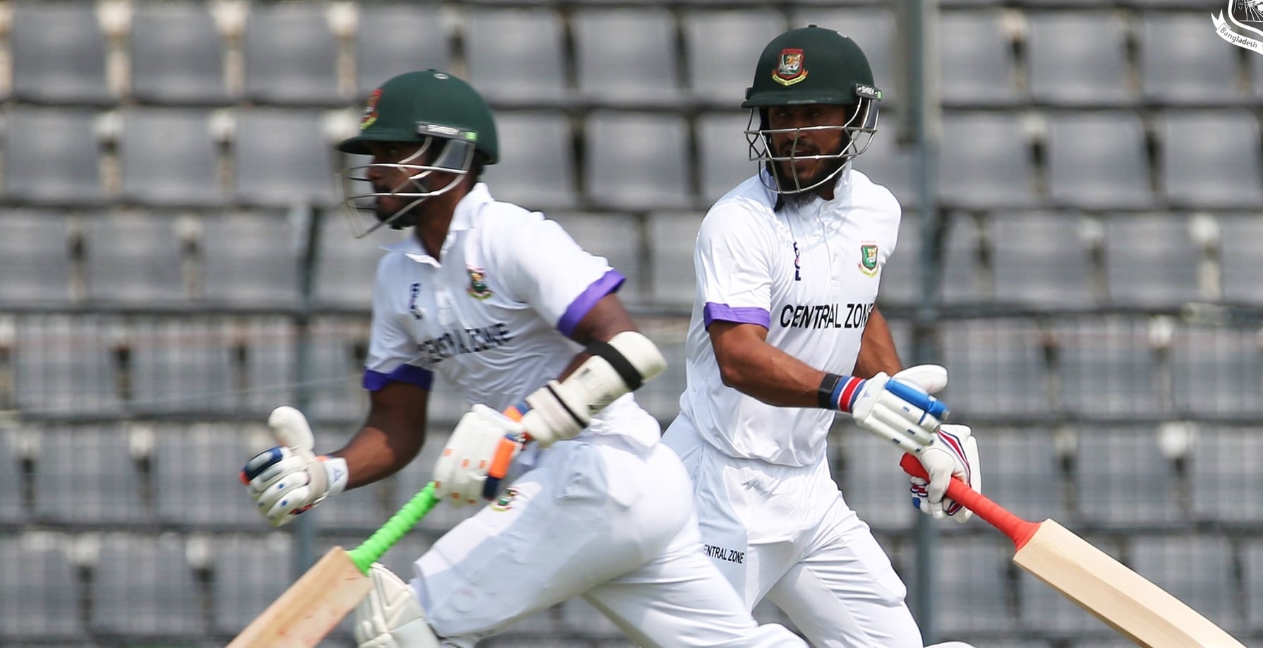 প্রথম দিনে বোলারদের আধিপত্য