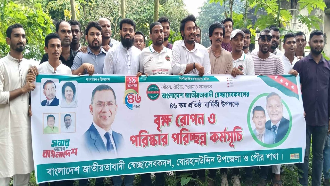 বোরহানউদ্দিনে স্বাস্থ্য কমপ্লেক্স পরিষ্কার করল স্বেচ্ছাসেবক দল