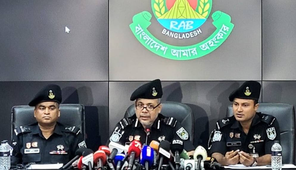 রাজধানীর পাশে গোপন ইয়াবা কারখানার সন্ধান, আটক ৪
