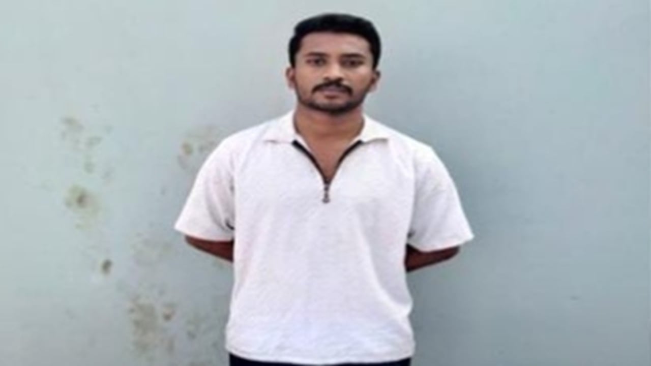 কক্সবাজারে অস্ত্রসহ যুবক আটক, সাংবাদিককে ফাঁসানোর ষড়যন্ত্র নস্যাৎ