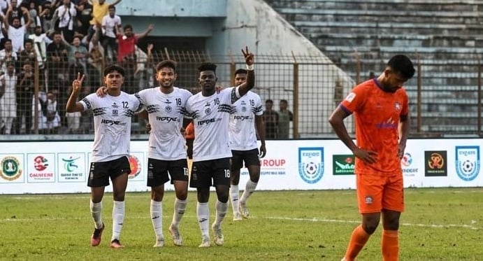 সৌরভের জোড়া গোলে ফাইনালে মোহামেডান