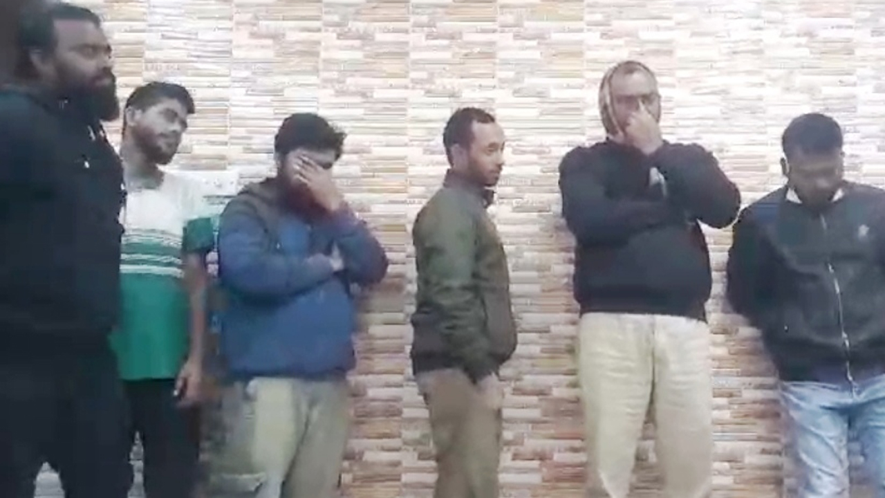 কটিয়াদীতে ৬ ভুয়া ডিবি পুলিশ আটক