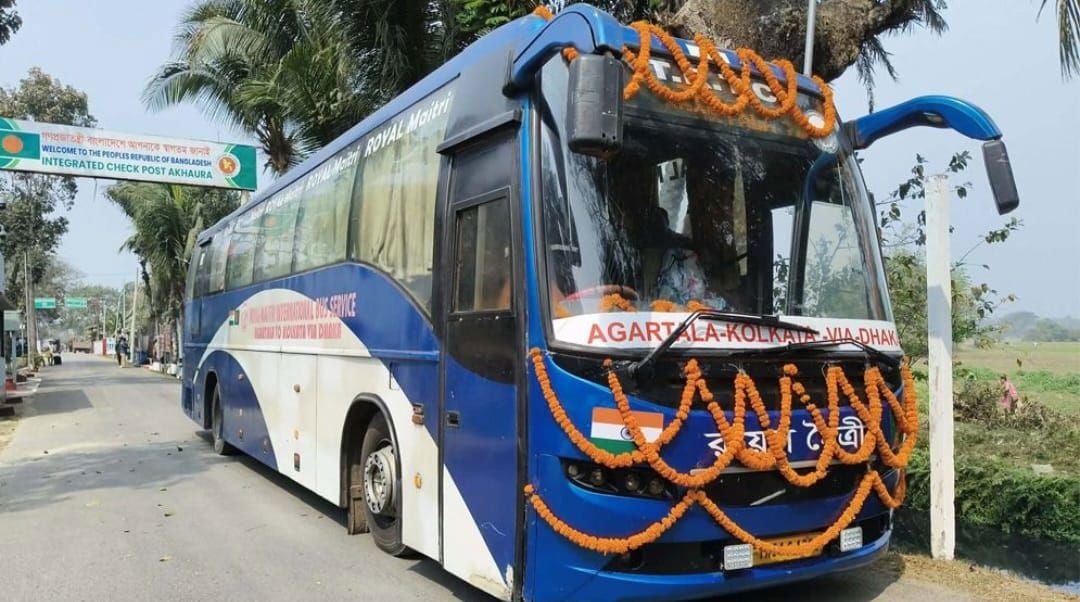 দেড় বছর পর আখাউড়া সীমান্ত দিয়ে আগরতলা-ঢাকা বাস চলাচল শুরু