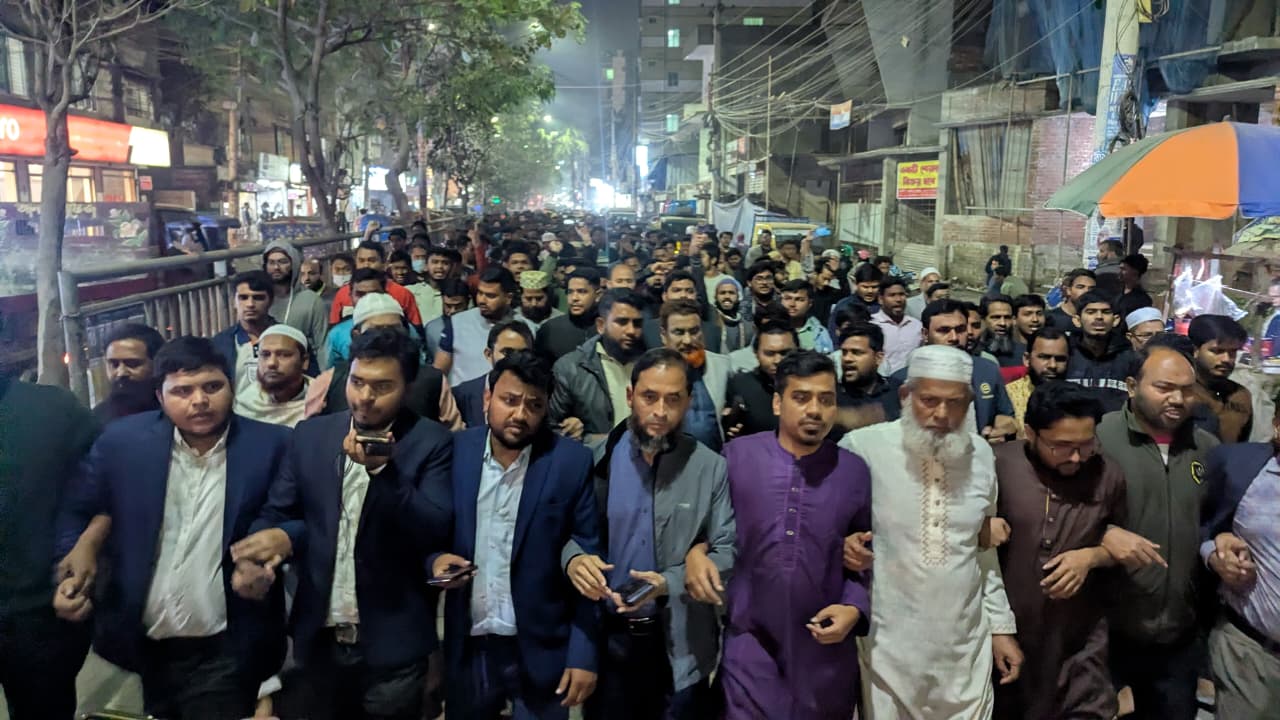 মিরপুরে জামায়াত নেতাকর্মীদের ওপর হামলার প্রতিবাদে বিক্ষোভ