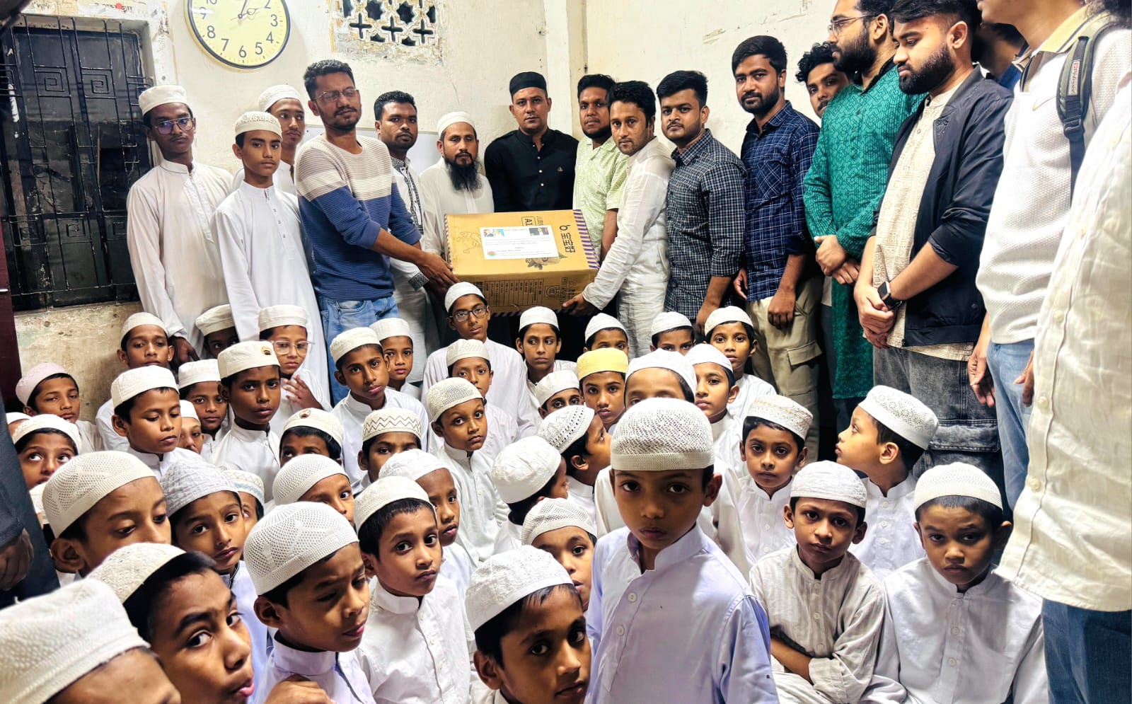 তারেক রহমানের জন্মদিন উপলক্ষে ছাত্রদল নেতার কোরআন বিতরণ