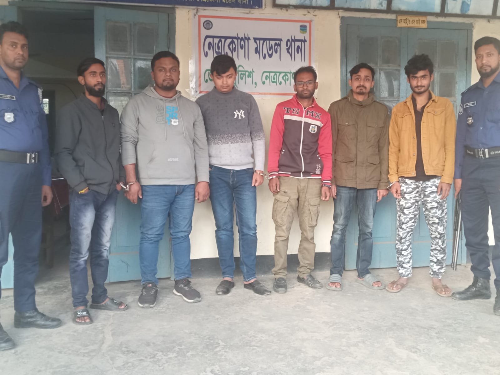 নেত্রকোণায় নিষিদ্ধ ঘোষিত ছাত্রলীগের ঝটিকা মিছিল, আটক ৬