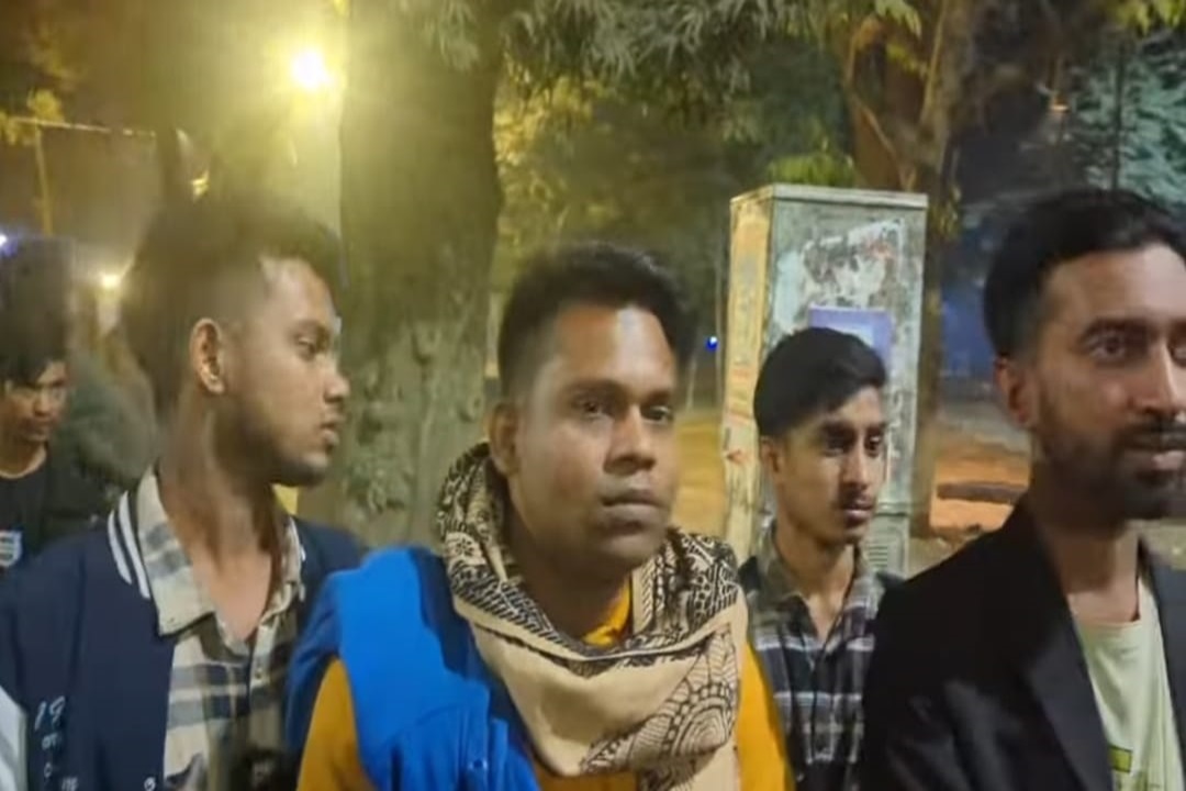 ঢাবিতে ‘জয় বাংলা’ স্লোগান দেওয়া ৫ জনকে পুলিশে দিল ছাত্রদল