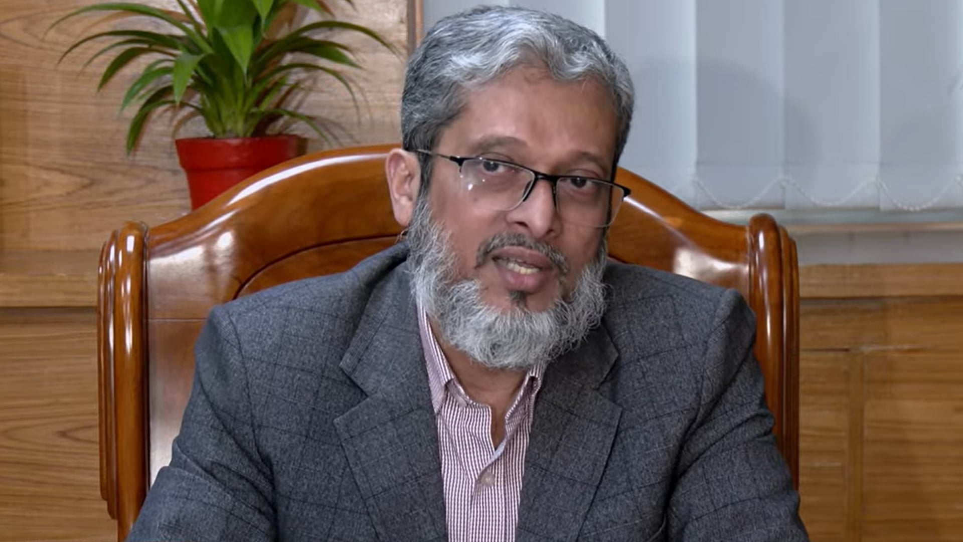 ব্যবসায়িক সংশ্লিষ্টতা থেকে সরেই গভর্নর দায়িত্ব গ্রহণ করেছেন: মুখপাত্র