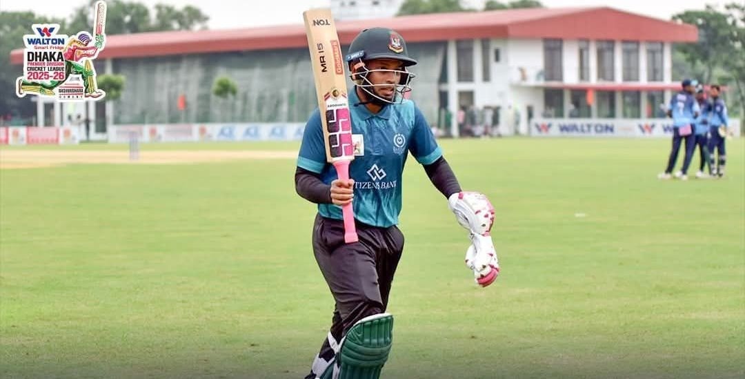 বৃষ্টির দিনে মুশফিক, তাওহিদ ও শুক্কুরের সেঞ্চুরি, সাকলাইনের ফাইফার