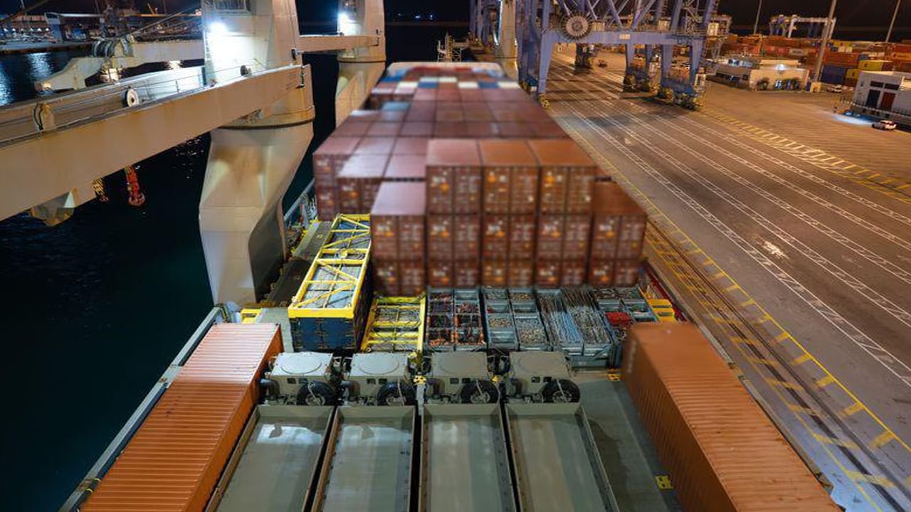 ২৪ ঘণ্টায় সাড়ে ৬ হাজার টন অস্ত্র পেল ইসরাইল