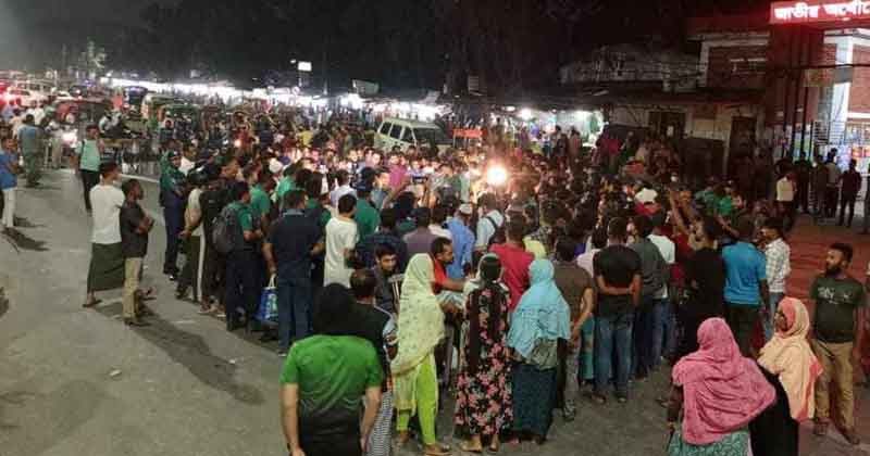 চিকিৎসায় বৈষম্য ৫ ঘণ্টা সড়কে আহতরা