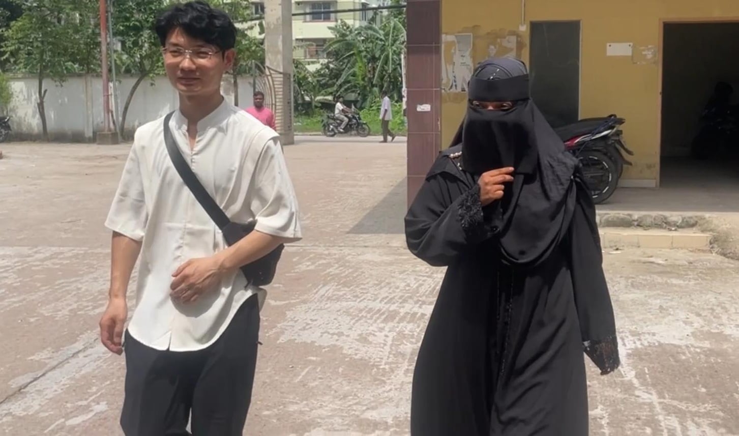 প্রেমের টানে টাঙ্গাইলে চীনা যুবক