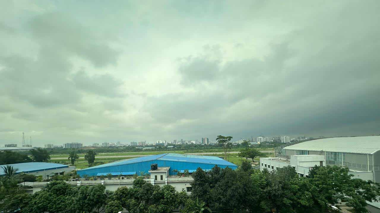 বৃষ্টি আর জলাবদ্ধতার সাথে তীব্র যানজটে নাকাল রাজধানীবাসী