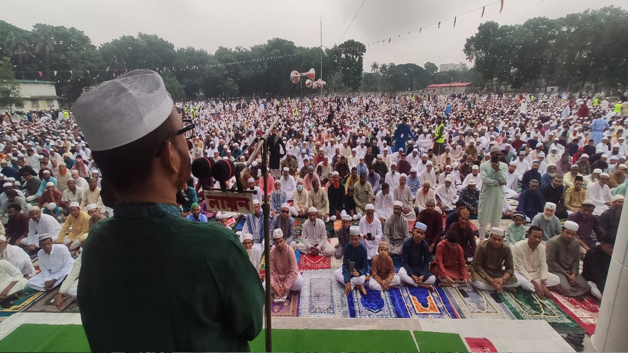 ধর্মীয় ভাবগাম্ভীর্য ও উৎসবের আনন্দে ময়মনসিংহে ঈদুল আজহা উদযাপিত