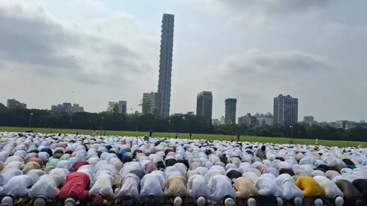 কড়া নিরাপত্তায় পশ্চিমবঙ্গে অন্যরকম এক ঈদ
