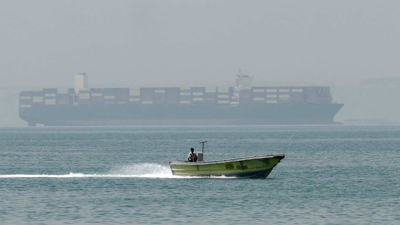 কাতারের মধ্যস্থতায় খুলছে হরমুজ প্রণালি