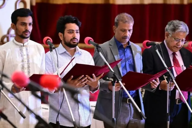 উপদেষ্টাদের 'সেফ এক্সিট' প্রসঙ্গ কেন তুললেন এনসিপি নেতারা?