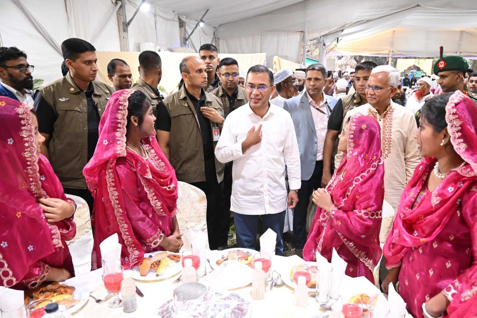 এতিমদের সঙ্গে ইফতারে তাদের খোঁজখবর নিলেন প্রধানমন্ত্রী