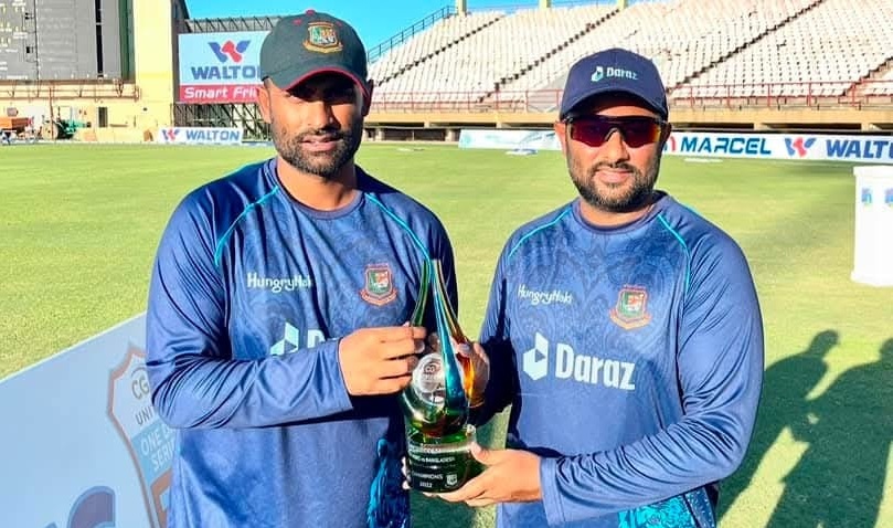 আব্বাও তৃপ্তির হাসিতে বলছেন ওয়েলডান