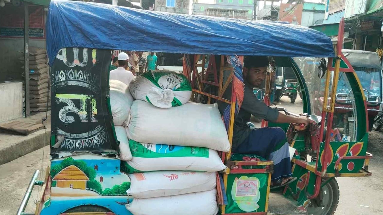 বোরহানউদ্দিনে মুদিদোকানে মিলল টিসিবির ডাল, ডিলারের খোঁজে প্রশাসন