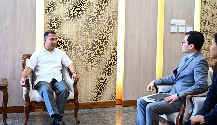 দক্ষিণ কোরিয়ার প্রেসিডেন্টকে বাংলাদেশ সফরের আমন্ত্রণ প্রধানমন্ত্রীর