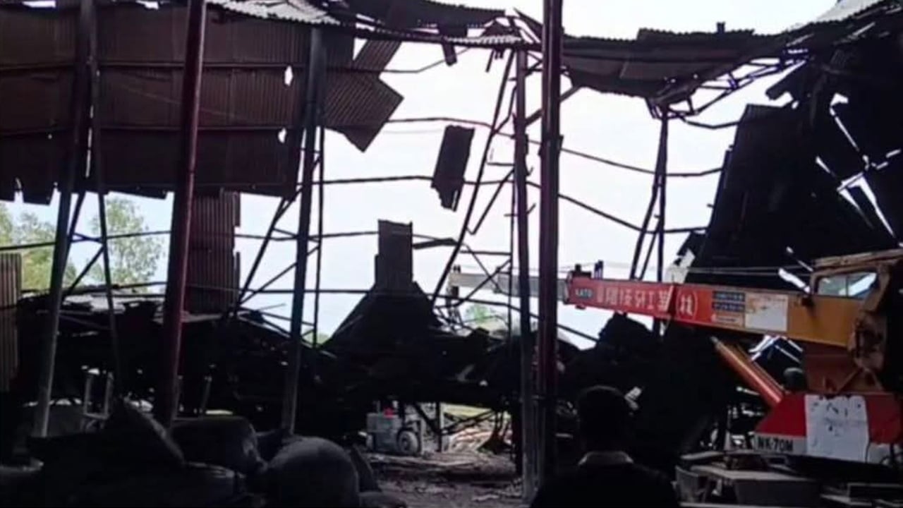 সীতাকুণ্ডে কারখানার টিনশেড ধসে দুই শ্রমিক নিহত